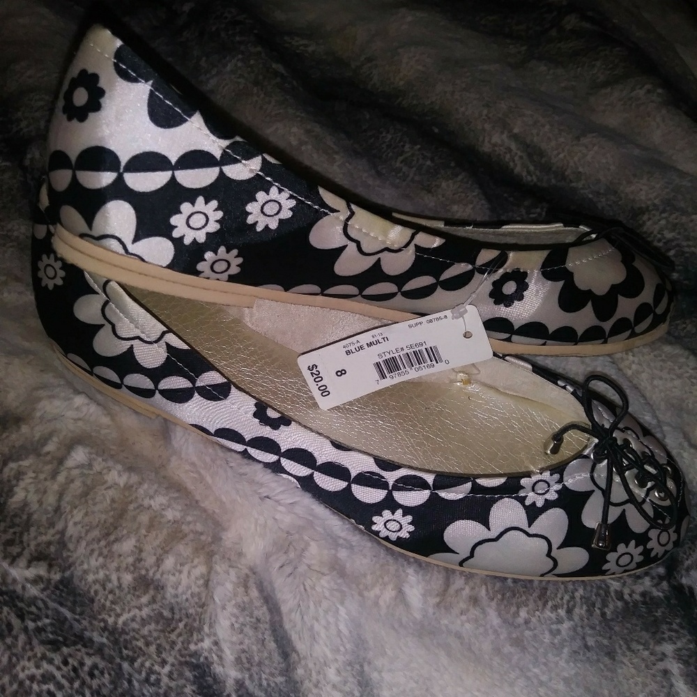 Blk/white (silky) flats bnwt size 8